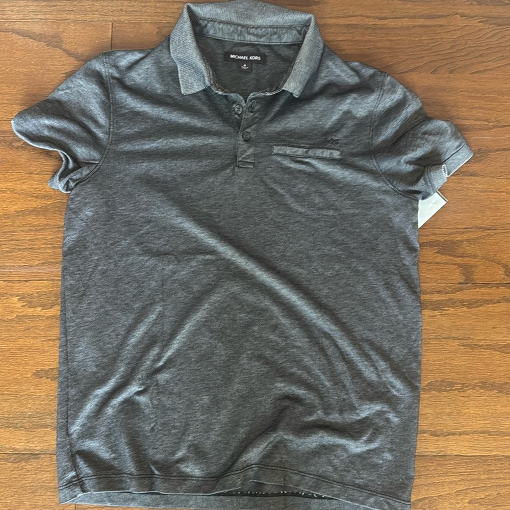 Michael kors polo size medium textured  white and black